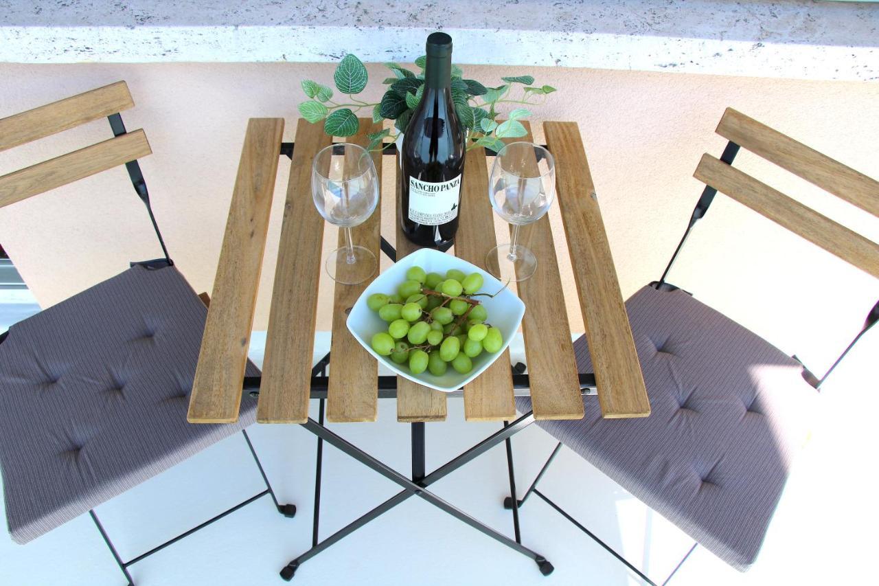 Cozy Apartment With Free Parking & Close To Lake Lugano Exterior foto