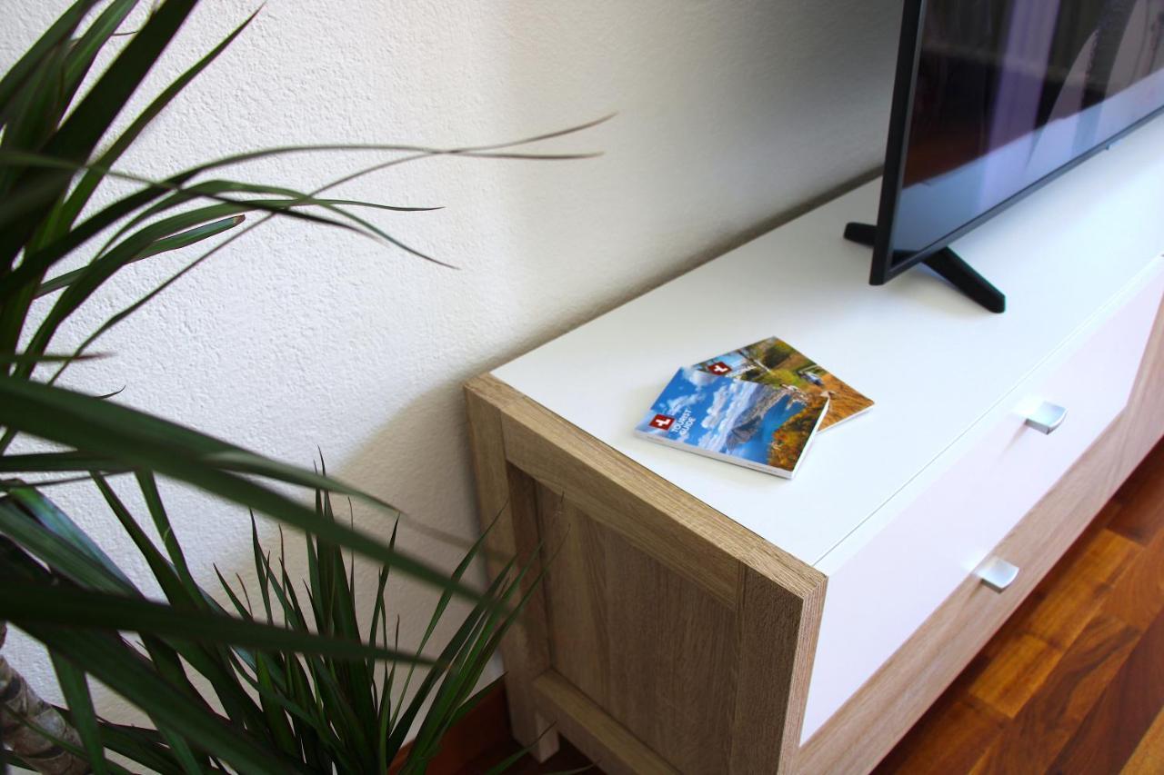 Cozy Apartment With Free Parking & Close To Lake Lugano Exterior foto
